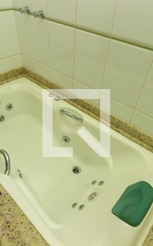 Casa à venda com 245m², 5 quartos e 5 vagas Casa à venda com 245m², 5 quartos e 5 vagasDetalhe Banheiro - Suíte Master