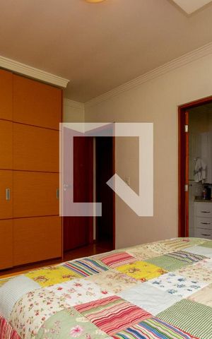 Casa à venda com 245m², 5 quartos e 5 vagas Casa à venda com 245m², 5 quartos e 5 vagasSuíte Master