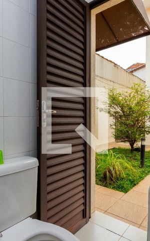 Casa à venda com 245m², 5 quartos e 5 vagas Casa à venda com 245m², 5 quartos e 5 vagasBanheiro Churrasqueira