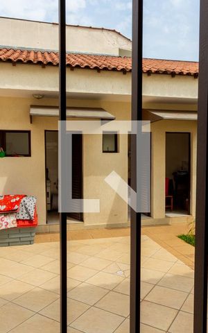 Casa à venda com 245m², 5 quartos e 5 vagas Casa à venda com 245m², 5 quartos e 5 vagasVista da Suíte 1
