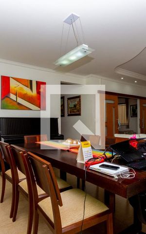 Casa à venda com 245m², 5 quartos e 5 vagas Casa à venda com 245m², 5 quartos e 5 vagasSala de Jantar