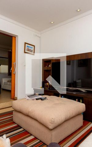 Casa à venda com 245m², 5 quartos e 5 vagas Casa à venda com 245m², 5 quartos e 5 vagasSala de TV
