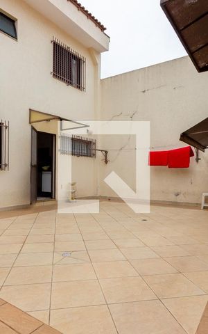 Casa à venda com 245m², 5 quartos e 5 vagas Casa à venda com 245m², 5 quartos e 5 vagasQuintal