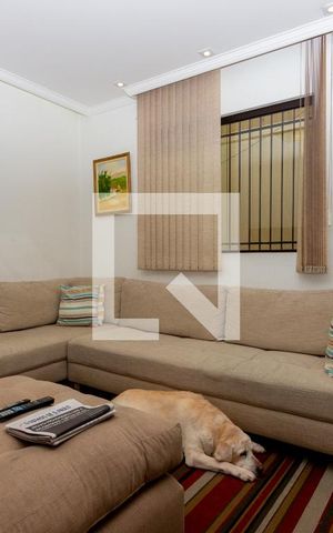 Casa à venda com 245m², 5 quartos e 5 vagas Casa à venda com 245m², 5 quartos e 5 vagasSala de TV