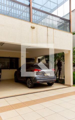 Casa à venda com 245m², 5 quartos e 5 vagas Casa à venda com 245m², 5 quartos e 5 vagasGaragem
