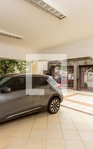 Casa à venda com 245m², 5 quartos e 5 vagas Casa à venda com 245m², 5 quartos e 5 vagasGaragem