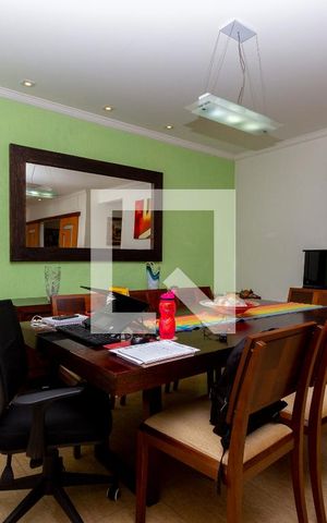 Casa à venda com 245m², 5 quartos e 5 vagas Casa à venda com 245m², 5 quartos e 5 vagasSala de Jantar