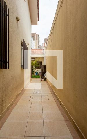 Casa à venda com 245m², 5 quartos e 5 vagas Casa à venda com 245m², 5 quartos e 5 vagasCorredor
