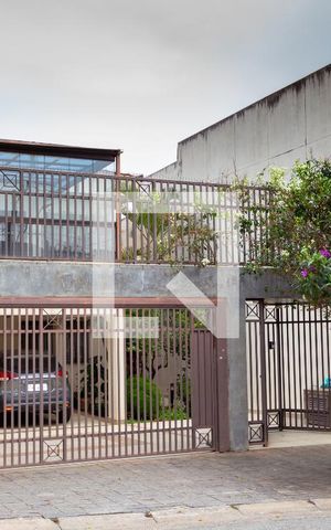 Casa à venda com 245m², 5 quartos e 5 vagas Casa à venda com 245m², 5 quartos e 5 vagasFachada
