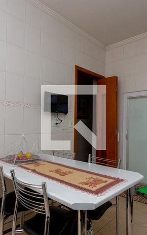 Casa à venda com 245m², 5 quartos e 5 vagas Casa à venda com 245m², 5 quartos e 5 vagasCozinha