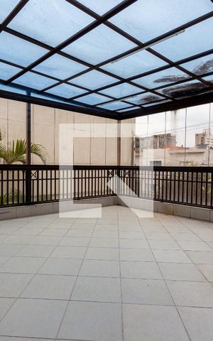 Casa à venda com 245m², 5 quartos e 5 vagas Casa à venda com 245m², 5 quartos e 5 vagasVaranda
