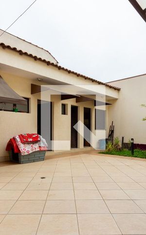Casa à venda com 245m², 5 quartos e 5 vagas Casa à venda com 245m², 5 quartos e 5 vagasQuintal