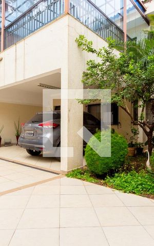 Casa à venda com 245m², 5 quartos e 5 vagas Casa à venda com 245m², 5 quartos e 5 vagasGaragem