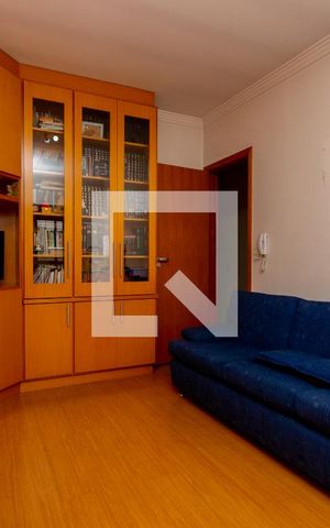 Casa à venda com 245m², 5 quartos e 5 vagas Casa à venda com 245m², 5 quartos e 5 vagasEscritório