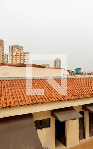 Casa à venda com 245m², 5 quartos e 5 vagas Casa à venda com 245m², 5 quartos e 5 vagasVista da Suíte 2