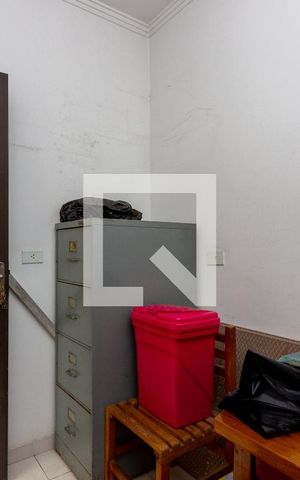 Casa à venda com 245m², 5 quartos e 5 vagas Casa à venda com 245m², 5 quartos e 5 vagasQuarto - Quintal