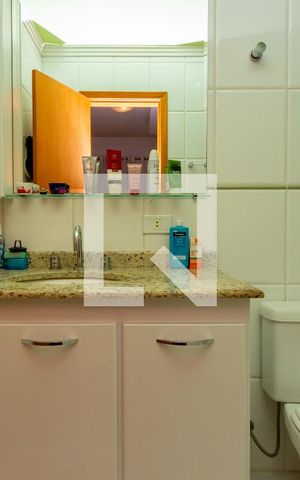 Casa à venda com 245m², 5 quartos e 5 vagas Casa à venda com 245m², 5 quartos e 5 vagasBanheiro - Suíte Master