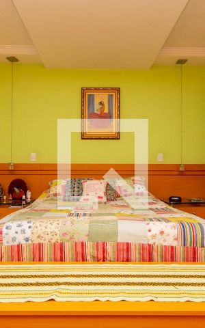 Casa à venda com 245m², 5 quartos e 5 vagas Casa à venda com 245m², 5 quartos e 5 vagasSuíte Master
