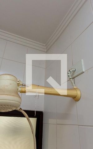 Casa à venda com 245m², 5 quartos e 5 vagas Casa à venda com 245m², 5 quartos e 5 vagasDetalhe Banheiro Churrasqueira