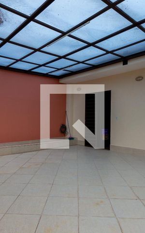Casa à venda com 245m², 5 quartos e 5 vagas Casa à venda com 245m², 5 quartos e 5 vagasVaranda