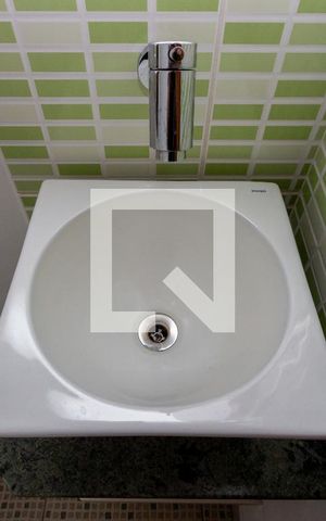 Casa à venda com 245m², 5 quartos e 5 vagas Casa à venda com 245m², 5 quartos e 5 vagasDetalhe Lavabo