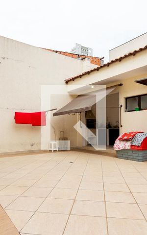 Casa à venda com 245m², 5 quartos e 5 vagas Casa à venda com 245m², 5 quartos e 5 vagasQuintal