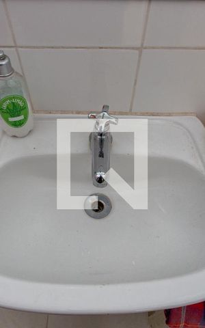 Casa à venda com 245m², 5 quartos e 5 vagas Casa à venda com 245m², 5 quartos e 5 vagasDetalhe Banheiro Churrasqueira