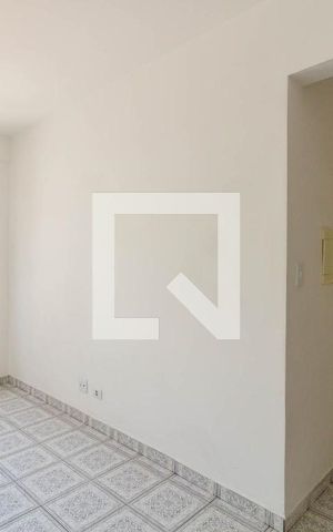 Apartamento à venda com 74m², 2 quartos e sem vaga Apartamento à venda com 74m², 2 quartos e sem vagaSala