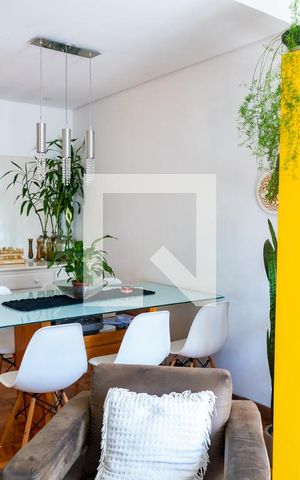 Casa à venda com 250m², 3 quartos e 3 vagas Casa à venda com 250m², 3 quartos e 3 vagasSala