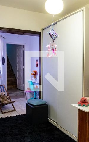 Casa à venda com 250m², 3 quartos e 3 vagas Casa à venda com 250m², 3 quartos e 3 vagasSala/Quarto