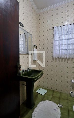 Casa à venda com 395m², 4 quartos e 1 vagaBanheiro 1
