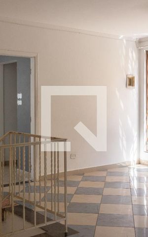 Casa à venda com 366m², 4 quartos e 2 vagas Casa à venda com 366m², 4 quartos e 2 vagasHall Segundo Piso