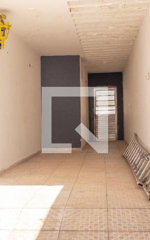 Casa à venda com 366m², 4 quartos e 2 vagas Casa à venda com 366m², 4 quartos e 2 vagasEntrada e Garagem