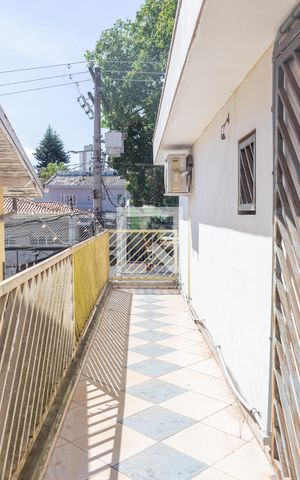 Casa à venda com 366m², 4 quartos e 2 vagas Casa à venda com 366m², 4 quartos e 2 vagasSacada Hall Segundo Piso