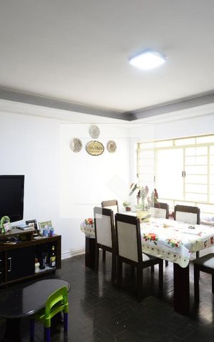 Casa à venda com 270m², 3 quartos e 2 vagassala