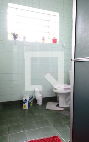 Casa à venda com 270m², 3 quartos e 2 vagasBanheiro