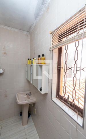 Casa de condomínio à venda com 190m², 3 quartos e 4 vagas Casa de condomínio à venda com 190m², 3 quartos e 4 vagasBanheiro da Suíte