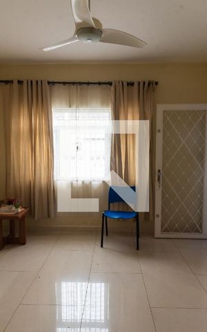 Casa à venda com 100m², 3 quartos e 1 vaga Casa à venda com 100m², 3 quartos e 1 vagaSala