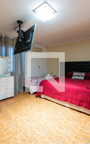 Casa à venda com 150m², 3 quartos e 4 vagassuíte