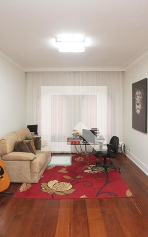 Casa à venda com 341m², 3 quartos e 8 vagas Casa à venda com 341m², 3 quartos e 8 vagasSala