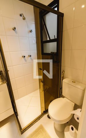 Apartamento para alugar com 58m², 2 quartos e 1 vaga Apartamento para alugar com 58m², 2 quartos e 1 vagaBanheiro da Suíte 1