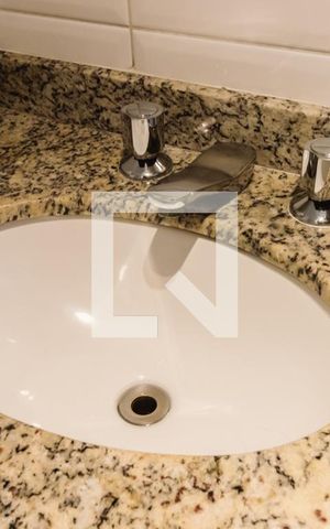Apartamento para alugar com 58m², 2 quartos e 1 vaga Apartamento para alugar com 58m², 2 quartos e 1 vagaBanheiro da Suíte 1 Pia