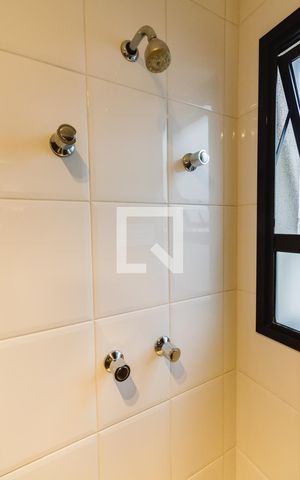Apartamento para alugar com 58m², 2 quartos e 1 vaga Apartamento para alugar com 58m², 2 quartos e 1 vagaBanheiro da Suíte 1 Chuveiro