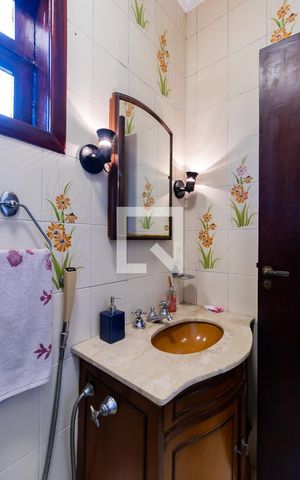 Casa à venda com 220m², 3 quartos e 6 vagas Casa à venda com 220m², 3 quartos e 6 vagasBanheiro