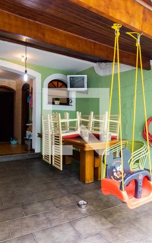 Casa à venda com 220m², 3 quartos e 6 vagas Casa à venda com 220m², 3 quartos e 6 vagasQuintal e Churrasqueira