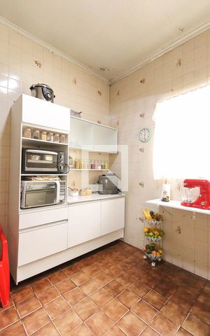 Casa à venda com 169m², 2 quartos e 2 vagas Casa à venda com 169m², 2 quartos e 2 vagasCozinha
