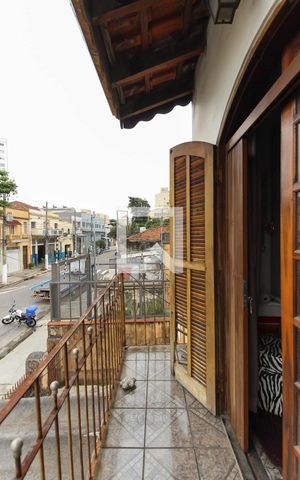 Casa à venda com 169m², 2 quartos e 2 vagas Casa à venda com 169m², 2 quartos e 2 vagasvaranda