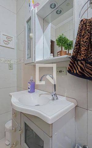 Casa à venda com 135m², 4 quartos e 2 vagasBanheiro 1