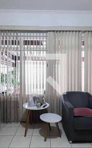 Casa à venda com 135m², 4 quartos e 2 vagasSala
