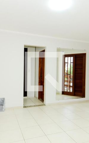 Casa à venda com 330m², 4 quartos e 3 vagasSuíte 4